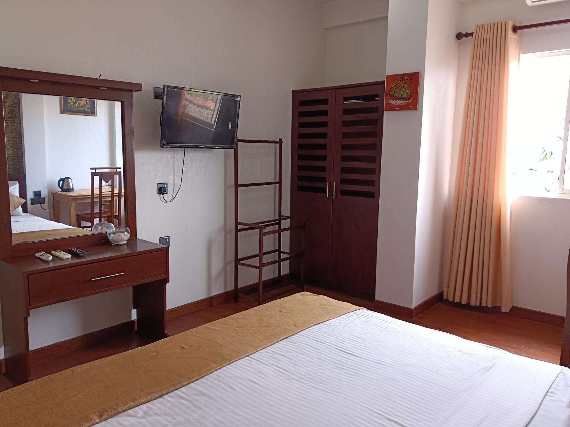 La Cozy Hotel & Restaurant Negombo Daluwekotuwa Bagian luar foto