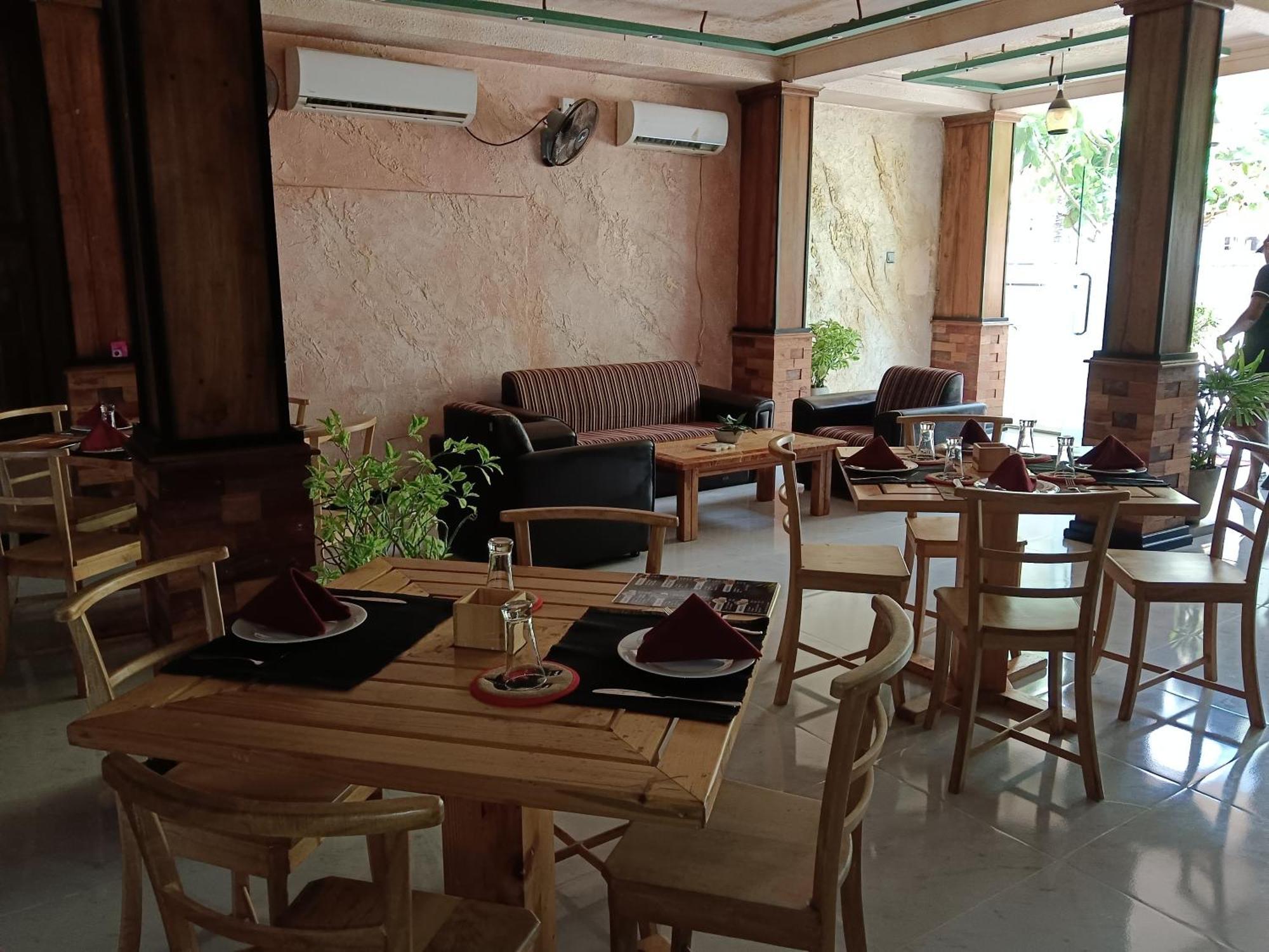 La Cozy Hotel & Restaurant Negombo Daluwekotuwa Bagian luar foto
