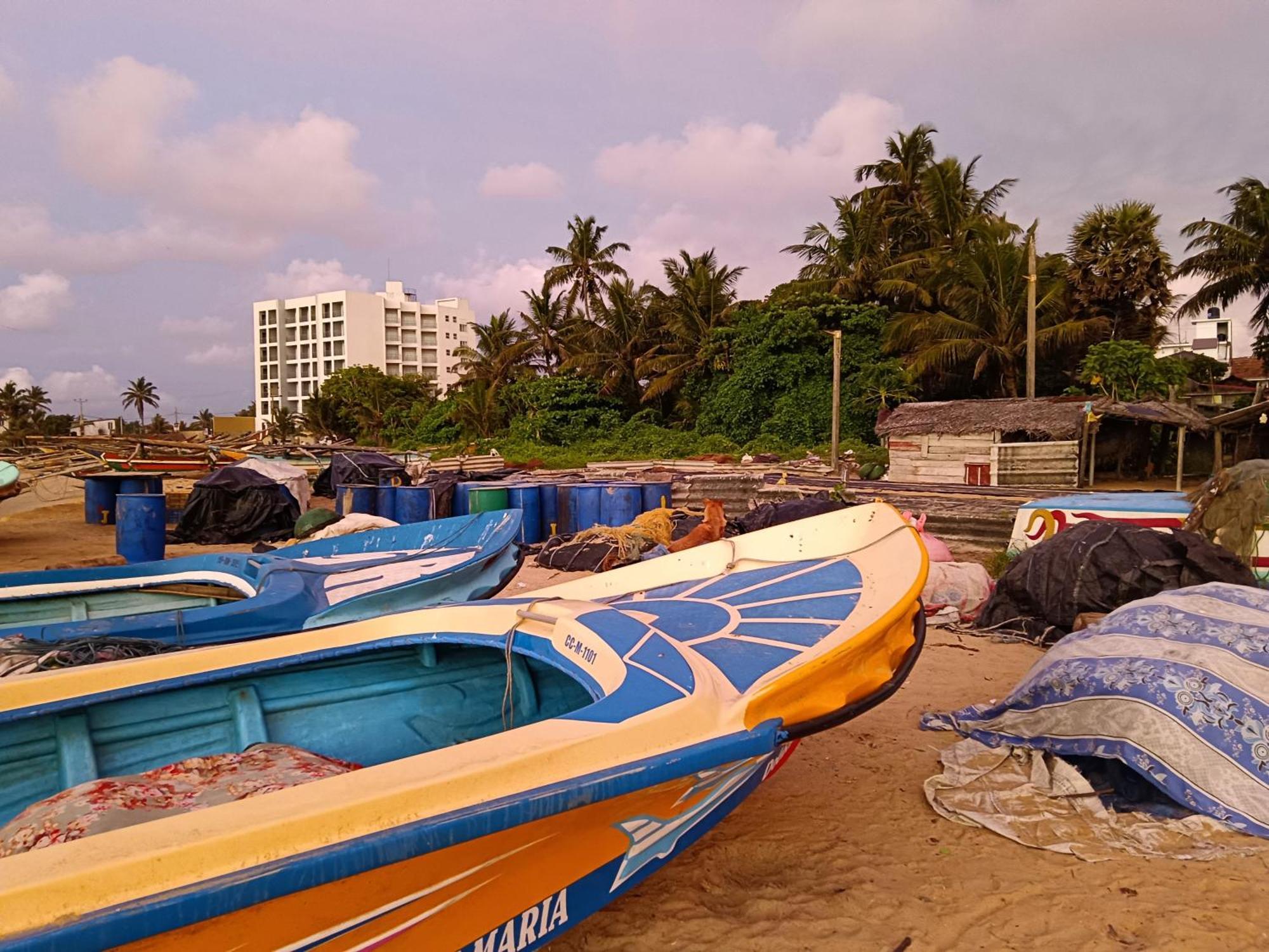 La Cozy Hotel & Restaurant Negombo Daluwekotuwa Bagian luar foto